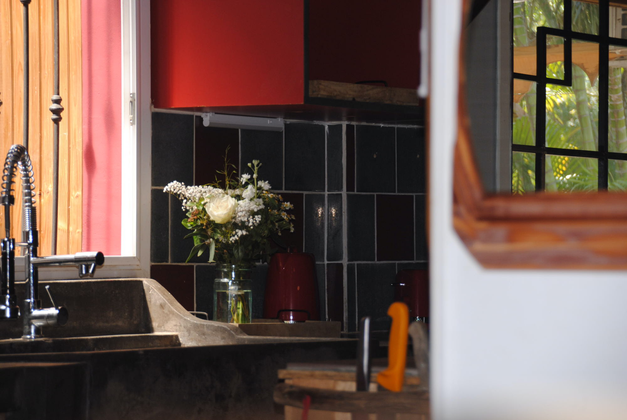 La cuisine intérieure toute équipée