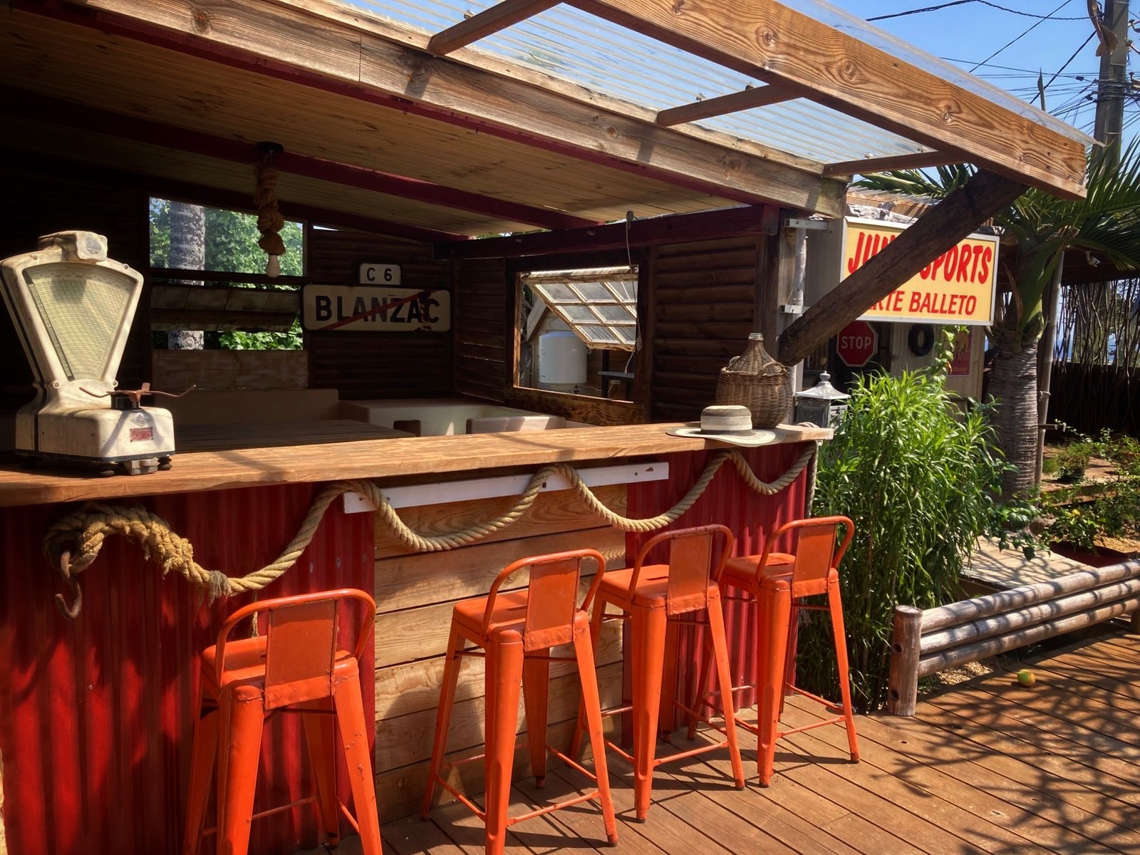 Le bar de la cuisine extérieur